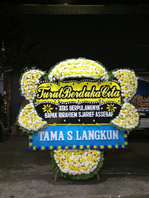Papan Bunga Duka di Pangi